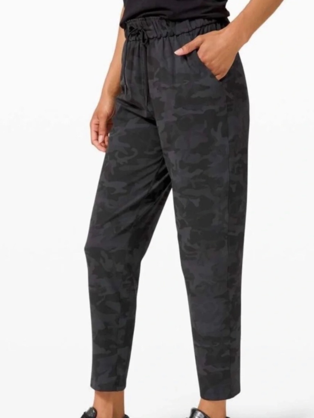 Black/Grey Camo Lululemon Stretch High Rise Straight leg pant size 8